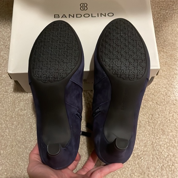 BANDILINO: Navy suede heel booties - Picture 6 of 7